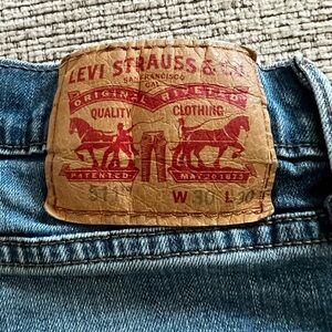 Levi's Classic Blue Jeans with Leather Patch